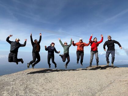 Gruppe hopper på Kilimanjaro