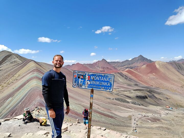 Trek til rainbow mountain i Peru på din grupperejse for unge