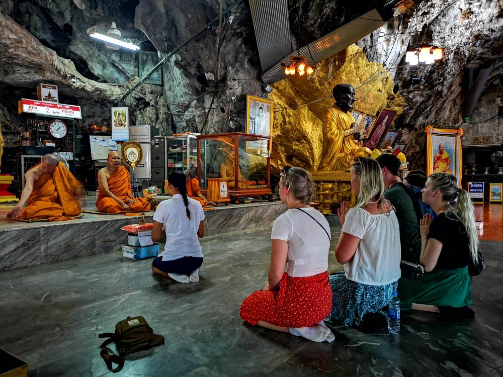 Besøk i Tiger Cave-tempelet