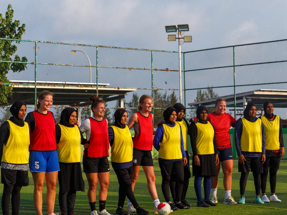 Fotballkamp med lokalbefolkningen