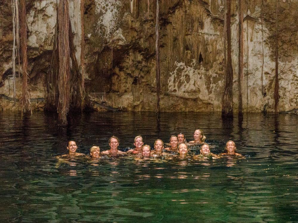 Svømming i Cenote