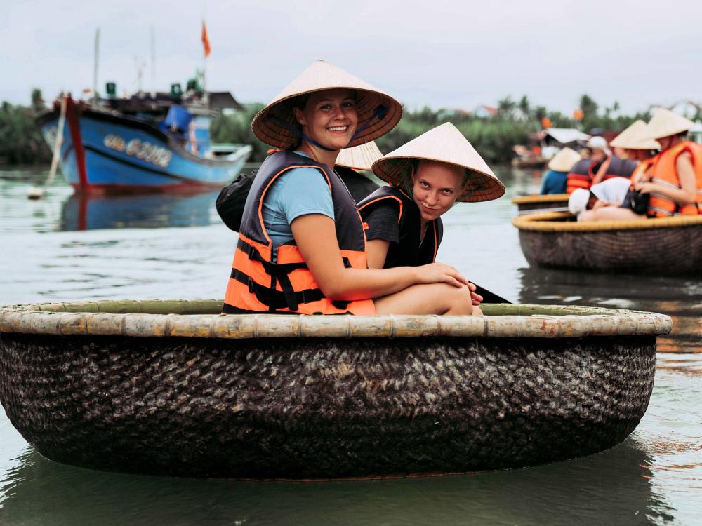 Prøv en kurvbåt i Vietnam