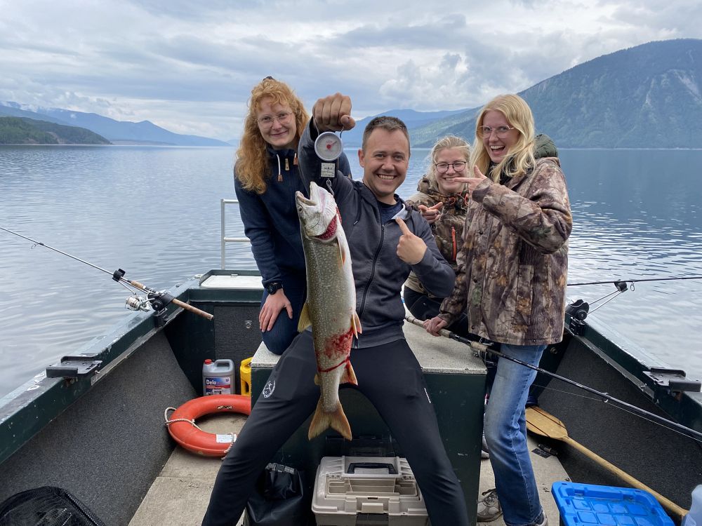 Fisketur på innsjøen i Canada