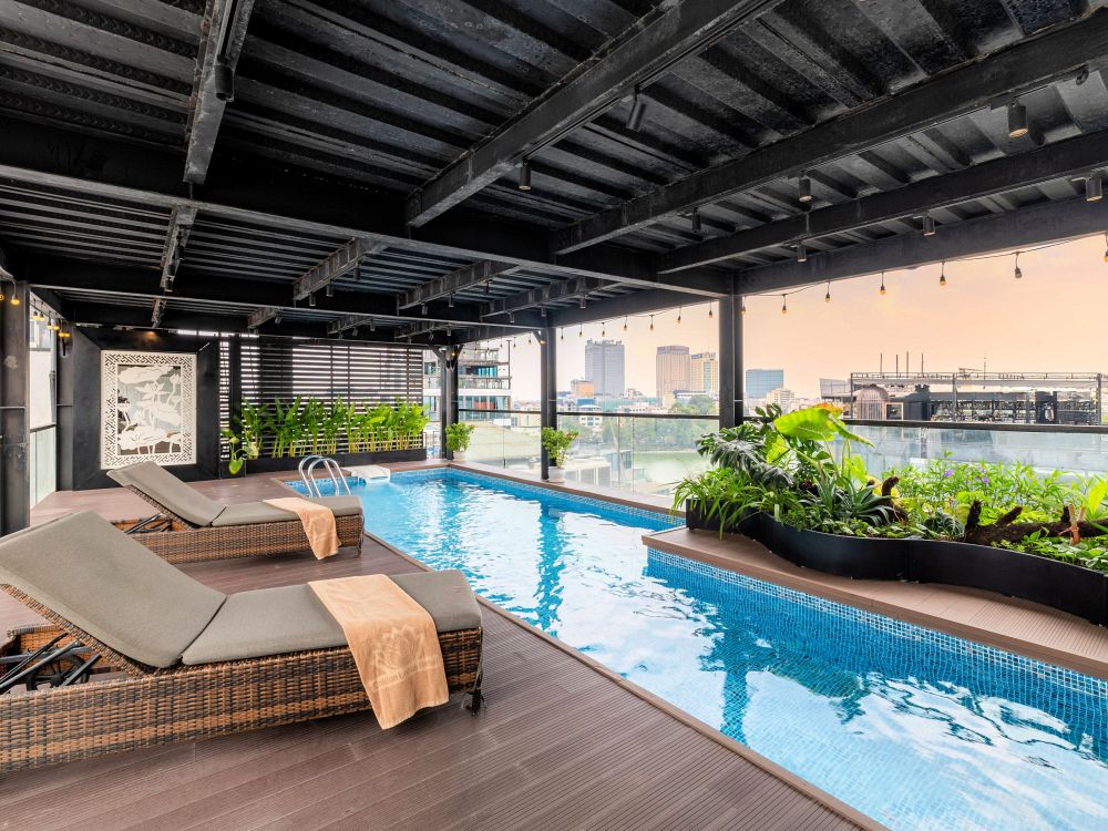 Utsikt fra bassenget i Hanoi