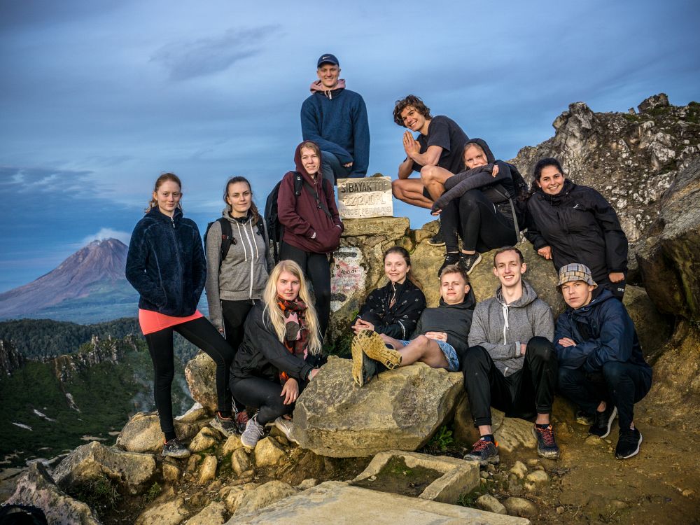 På toppen av Mount Sibayak