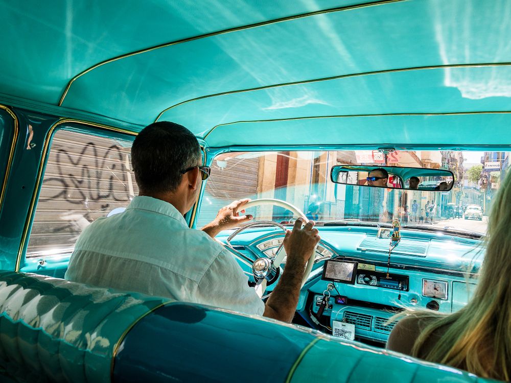 Cuba i en klassisk amerikanerbil