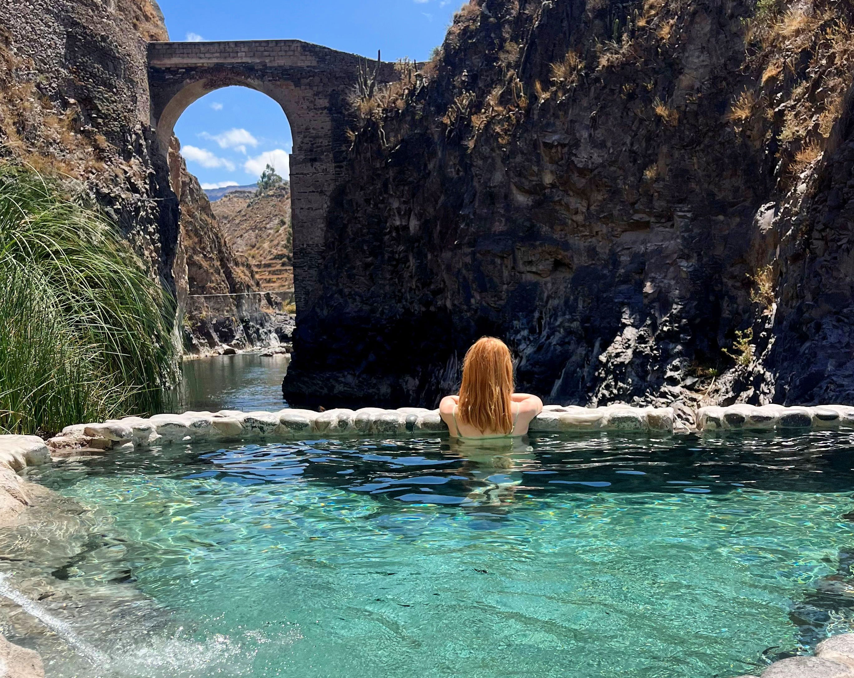 Avslapning i varme kilder ved Colca Canyon